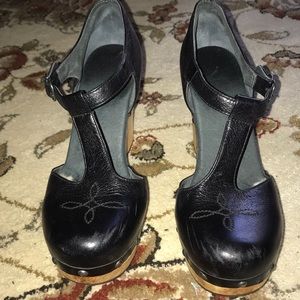 Women’s wedge shoes